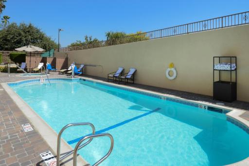 Holiday Inn Express & Suites Pasadena - Los Angeles, an IHG Hotel - Housity