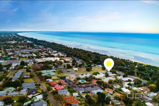 Rosebud Beachhouse Across from Beach - Housity