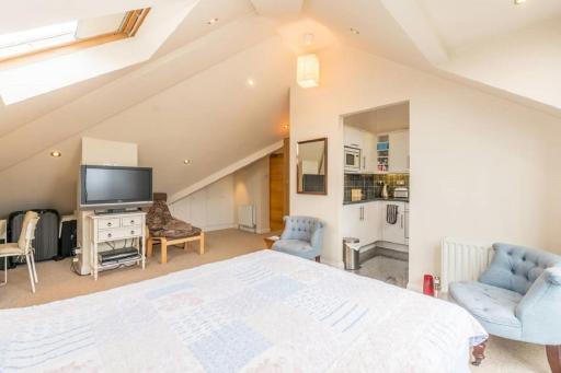 Trendy Studio, MAIDA HILL - SK - Housity