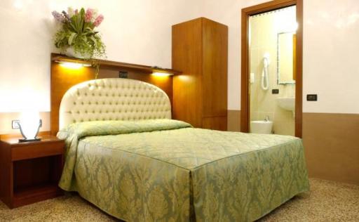 Atlantide Hotel - Housity