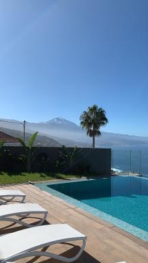 CRYSTAL OCEAN VILLA - Housity
