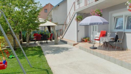 Apartment Tina Gračac - Housity