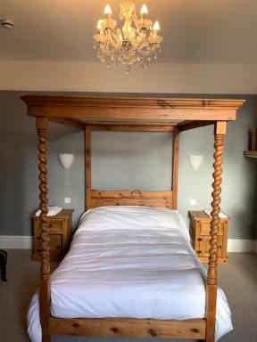 Lansdown House Bed & Breakfast - Housity
