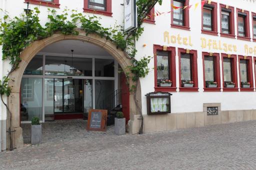 Hotel-Restaurant Pfälzer Hof - Housity