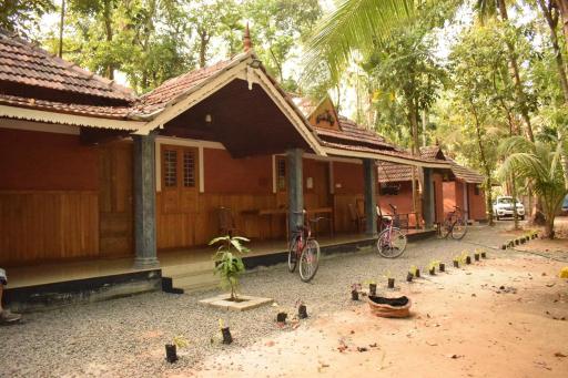 Mundro Green Land Heritage Villa by VOYE HOMES - Housity