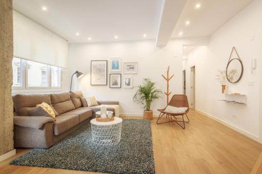 MODERN LOVELY HOUSE GUGGENHEIM - Housity