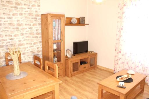 Charming House in Villanueva de los Infantes with Enclosed Garden - Housity