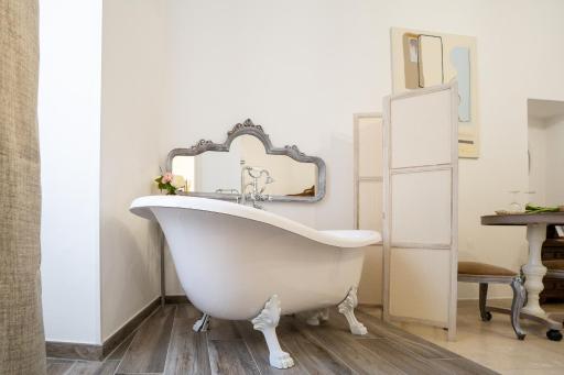 Corte Pietrantica - Charming Rooms & Suites - Housity