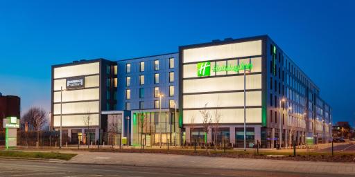 Holiday Inn London Heathrow - Bath Road, an IHG Hotel - Housity