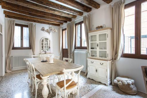 Romantic Rialto - Housity