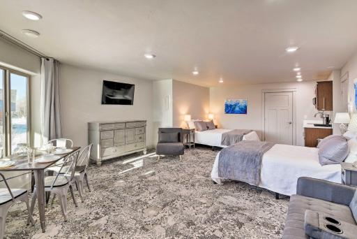 Anchorage Getaway with Mtn Views Less Than 5 Mi to Zoo! - Housity