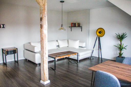 EXKLUSIVE 2 Zi. Dachgeschosswohnung in Top Lage! - Housity