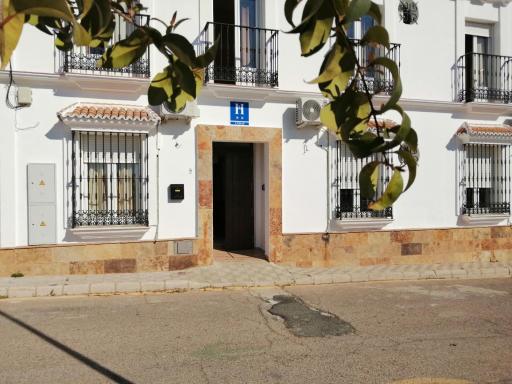 Hostal PILAS ALCARAYÓN - Housity