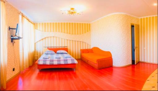 Red Apartment 2019 Very Centre - Housity