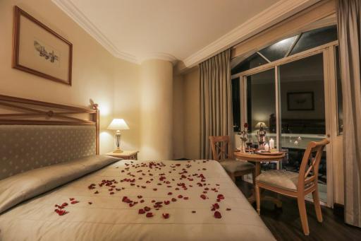 The Grand Dame Hotel - Housity