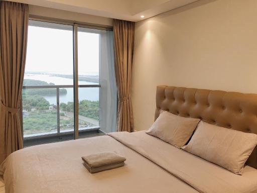 Gold Coast PIK Sea View Apartments by LongeSuites - Housity