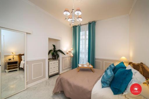 HOLLY HOUSE - Housity