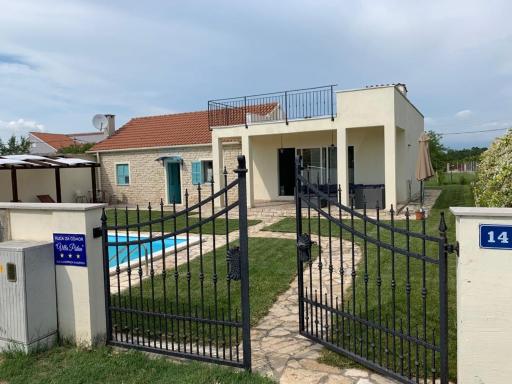 Attractive Holiday Home in Zadar with Private Swimming Pool - Housity