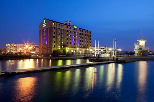 Holiday Inn Express Manchester - Salford Quays, an IHG Hotel - Housity