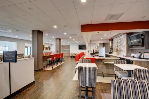 Holiday Inn - Salem, an IHG Hotel - Housity