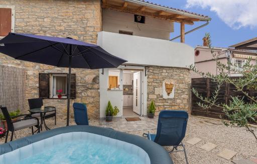 Apartment Dida Sime with Whirlpool - Housity