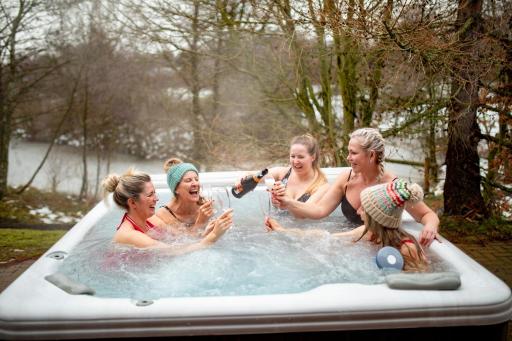 P72 - Swift Pod with Hot Tub - Housity
