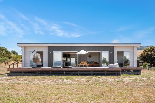 Freshwater Lookout - Taupo Holiday Home - Housity