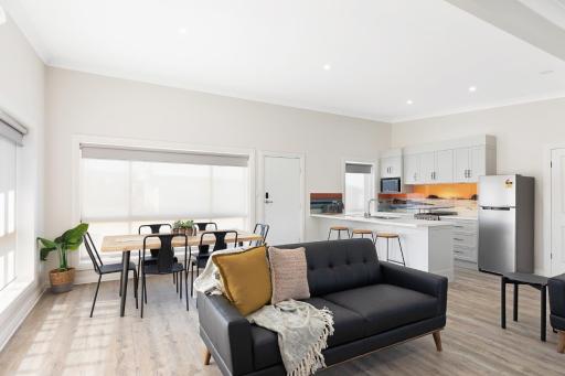 Luxury Apartments and Motel Rooms - Free Wifi - Close To Beach - Housity
