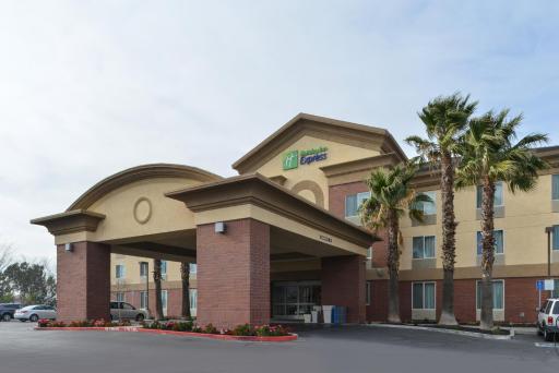 Holiday Inn Express Woodland by IHG - Housity