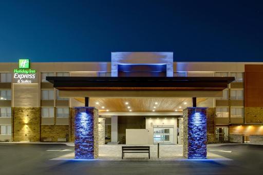 Holiday Inn Express & Suites Wapakoneta by IHG - Housity