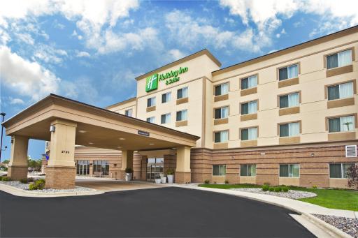 Holiday Inn & Suites Green Bay Stadium, an IHG Hotel - Housity
