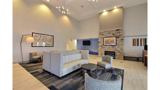 Holiday Inn Express Hotel & Suites Milwaukee Airport by IHG - Housity
