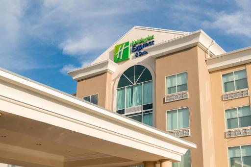 Holiday Inn Express & Suites Columbia-I-26 @ Harbison Blvd by IHG - Housity