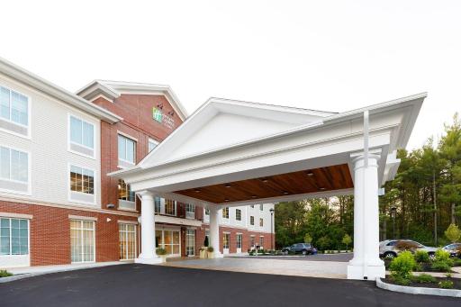 Holiday Inn Express & Suites - Sturbridge, an IHG Hotel - Housity