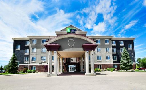 Holiday Inn Express Hotel & Suites Grand Forks by IHG - Housity