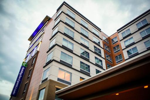 Holiday Inn Express & Suites Downtown Louisville, an IHG Hotel - Housity