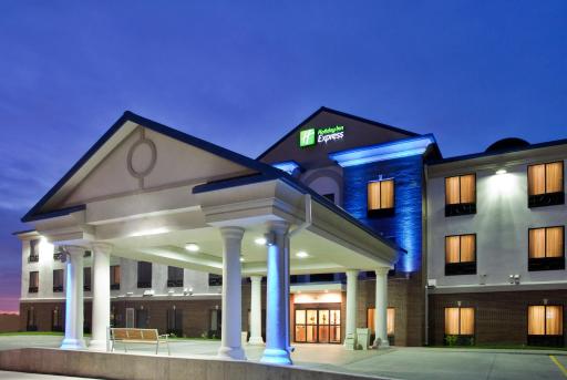 Holiday Inn Express Hotel & Suites McPherson by IHG - Housity