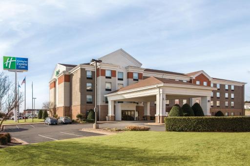 Holiday Inn Express Hotel & Suites Lawton-Fort Sill by IHG - Housity