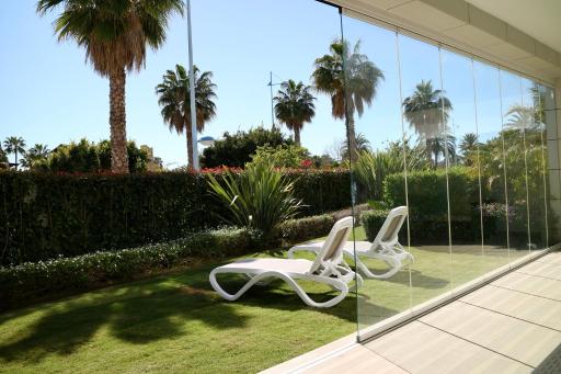 Lujoso apartamento con piscina comunitaria en la Costa del Sol - Housity