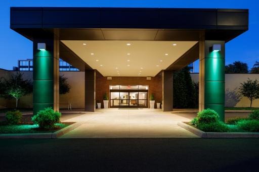 Holiday Inn and Suites Charleston West, an IHG Hotel - Housity