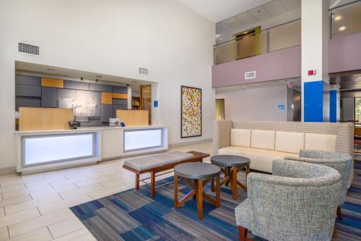 Holiday Inn Express Phoenix-Airport/University Drive, an IHG Hotel - Housity