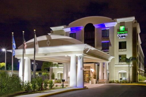 Holiday Inn Express Hotel & Suites Tampa-USF-Busch Gardens, an IHG Hotel - Housity