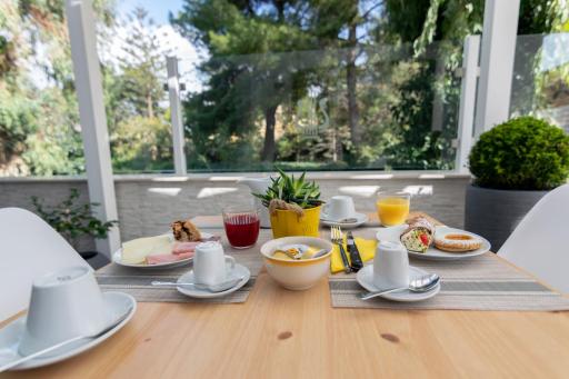 Apollo Bed & Breakfast - Housity