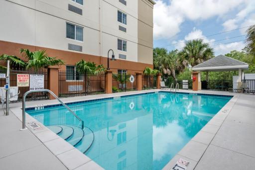 Candlewood Suites Fort Myers/Sanibel Gateway, an IHG Hotel - Housity