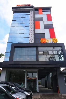 Front One Inn Kediri - Hizvo