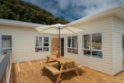 Sun Seeker Bach - Ferry Landing Holiday Home - Housity