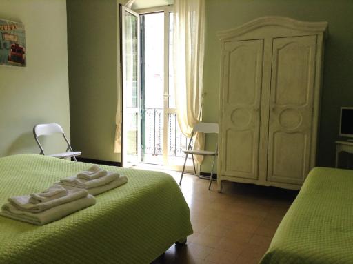 B&B A Due Passi dal Mare - Housity