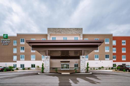 Holiday Inn Express & Suites- South Bend Casino by IHG - Housity