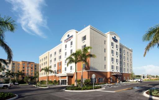 Candlewood Suites - Miami Exec Airport - Kendall, an IHG Hotel - Housity