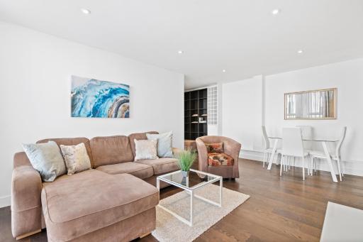 Nice 2 Bed Flat near O2 Academy & Clapham Old Town for 4 people - Housity